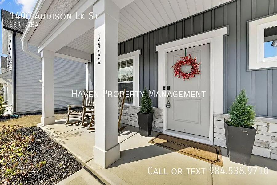 Spacious 5-Bedroom Home in Arlington Meadows! — Photo 3