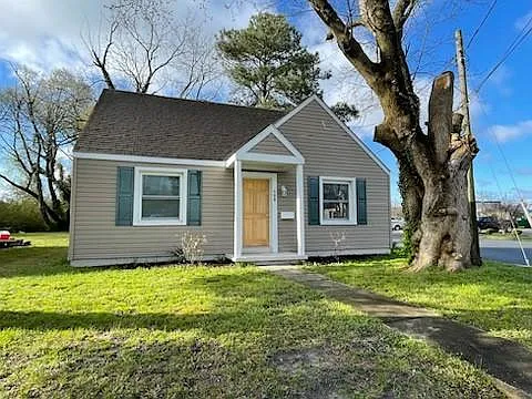 108 Carrollton Ave