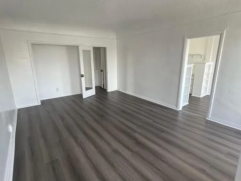 138 S Berendo St — Photo 15
