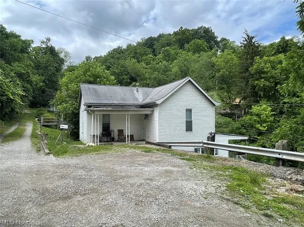 560 N 8th St, Martins Ferry, OH 43935