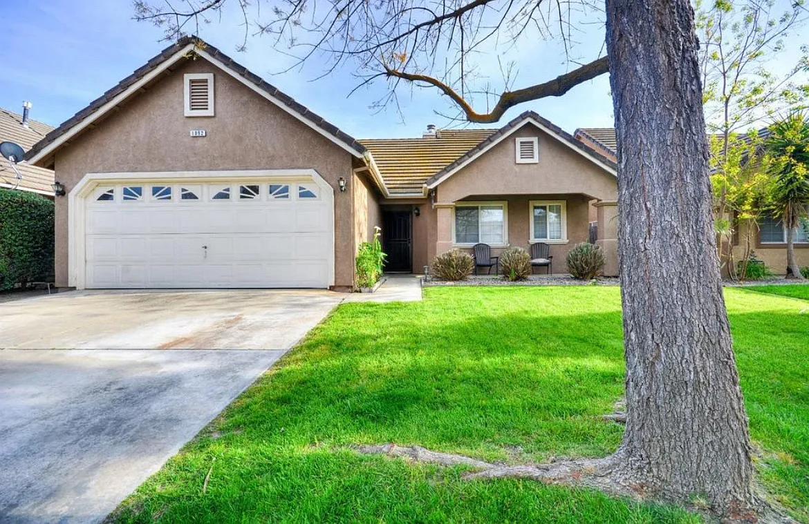 1092 Kirksey Dr — Photo 1