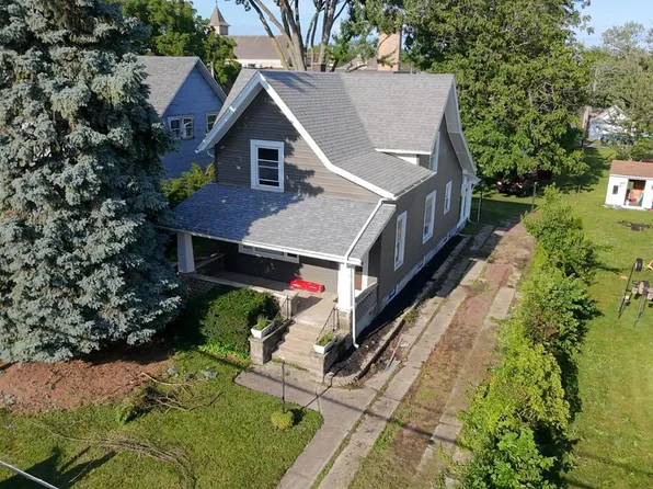 421 Monroe St, Port Clinton, OH 43452