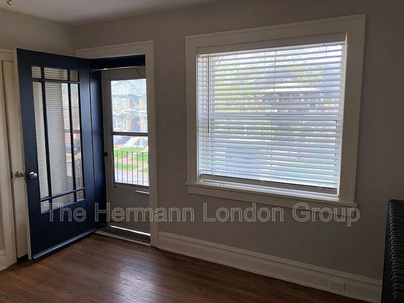 2 bed, 1.0 bath, 954 sqft, $875 — Photo 3