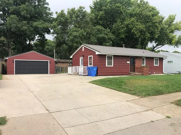 430 Prentis Ave, Vermillion, SD 57069