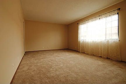 2nd image of 114 Kenbrook Cir