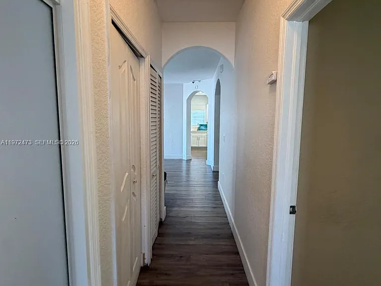 718 SE 12th Ter — Photo 11