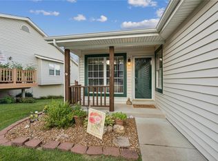 1018 Treetop Village Dr, Ballwin, MO 63021