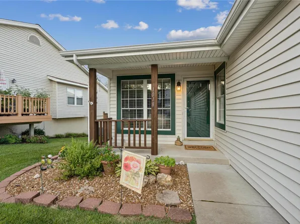 1018 Treetop Village Dr, Ballwin, MO 63021