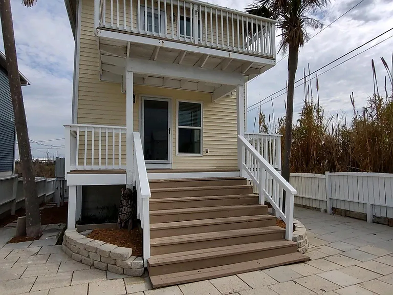 Angel Cove ... wake up like you are on vacation, across the street from the Gulf of Mexico!