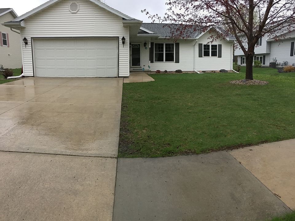 1st image of 971 Eastman Ln
