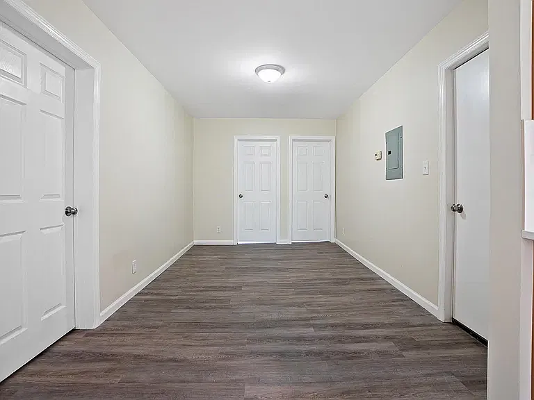 4 bed, 1000 sqft, $2,200 — Photo 4