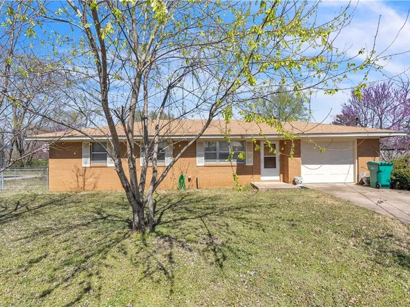 32 Cedar St, Farmington, AR 72730