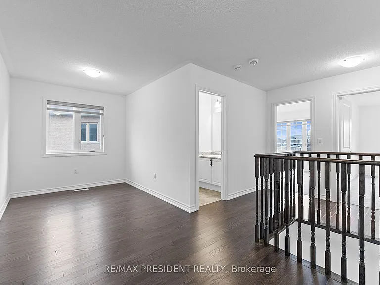 335 Russell St — Photo 14
