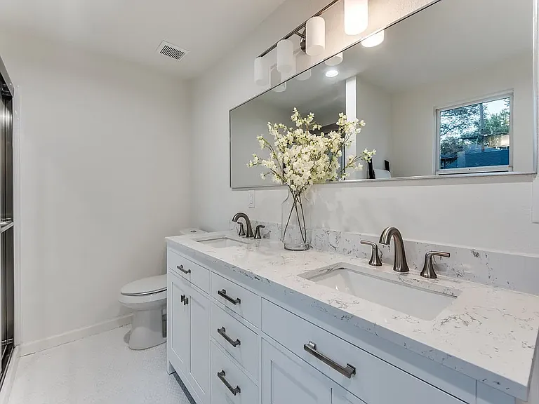 323 S Montclair Ave #1 — Photo 6