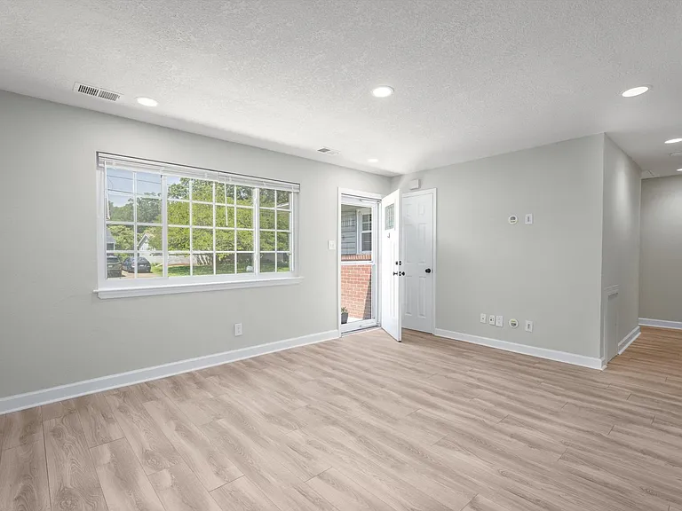 408 Lineberry Rd — Photo 8
