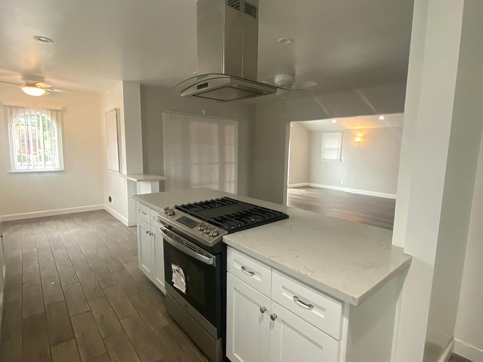 1st image of 2903 W 73rd St