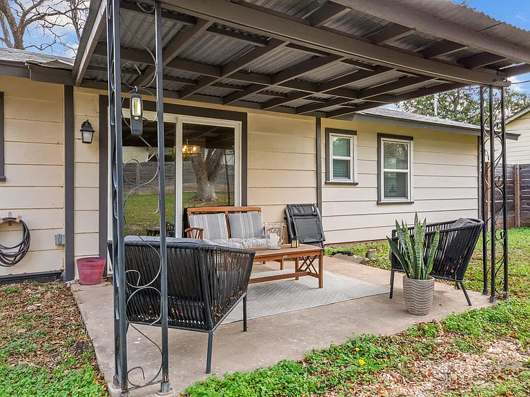 8508 Bradford Dr — Photo 24