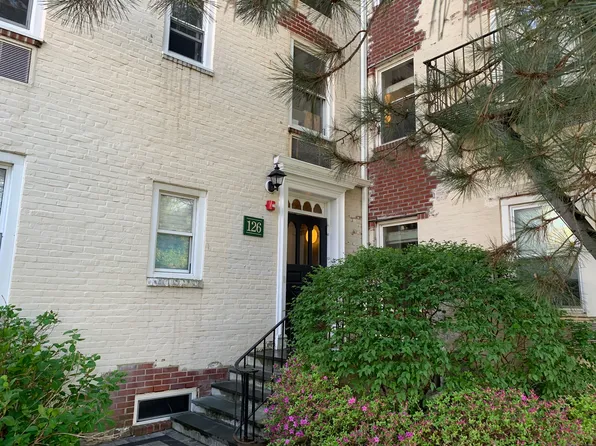 126 Woodside Green Street #1B, Stamford, CT 06905