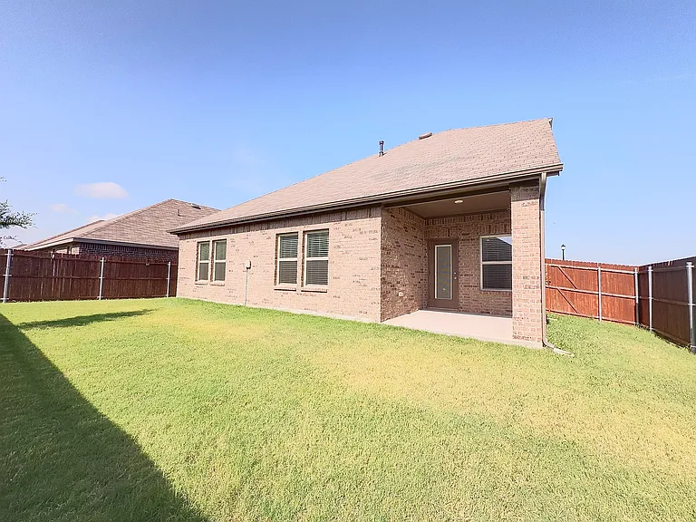 218 Alice Springs Ln — Photo 24