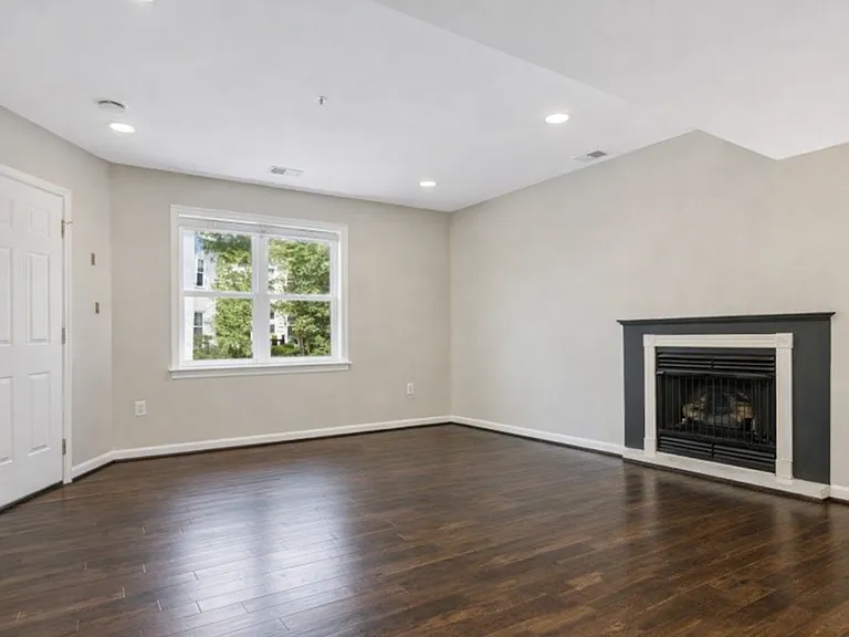 1519 Constitution Ave NE #E-101 — Photo 3