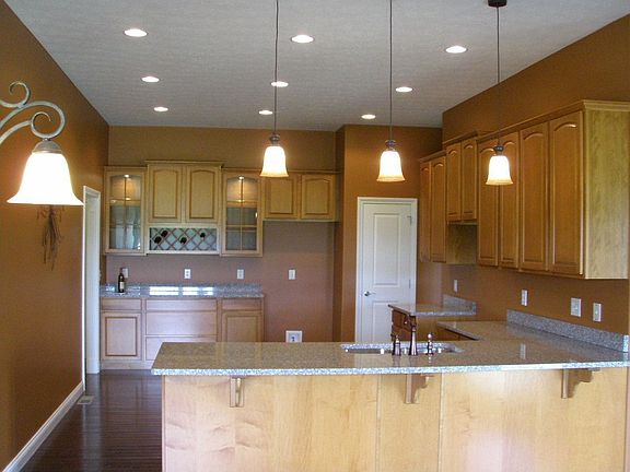 Partial view of kitchen w/42" cabinets