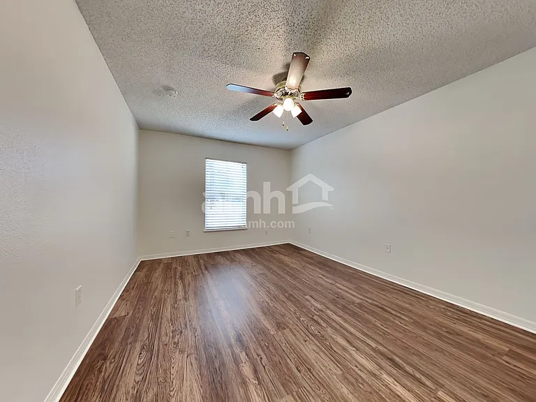 3460 Wentworth Cir W — Photo 8