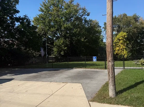 302 W Naperville Rd, Westmont, IL 60559