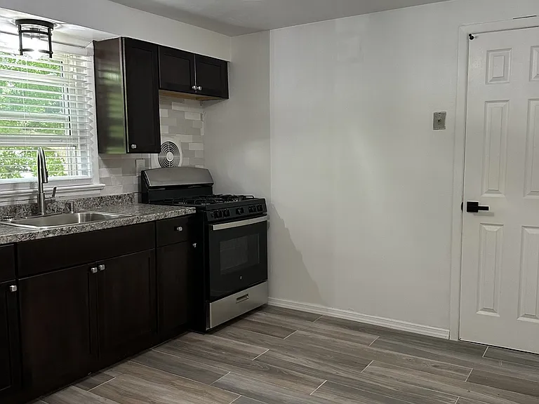 929 Warren St #2 — Photo 11