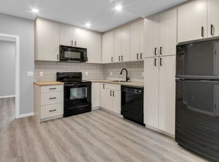 190 Evanscrest Pl NW #B, Calgary, AB T3P1J5