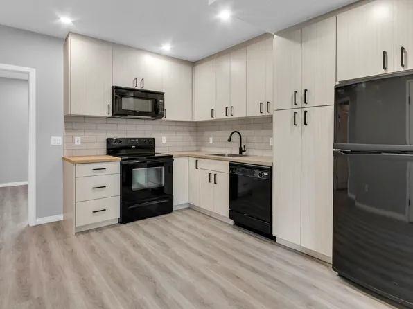 190 Evanscrest Pl NW #B, Calgary, AB T3P 1J5