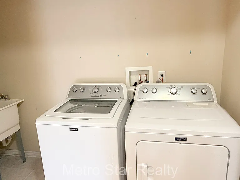 120 N Village Way — Photo 9