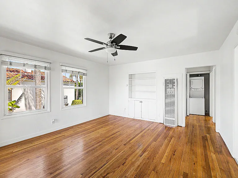Las Palmas Apartments — Photo 10