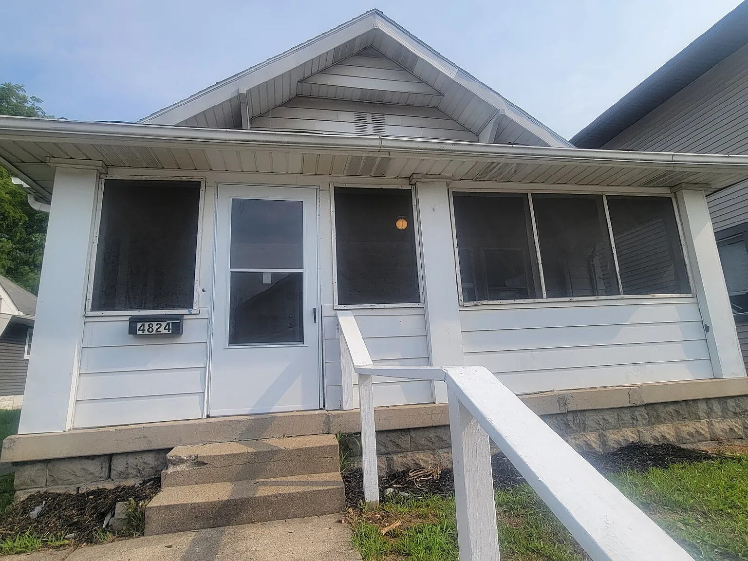 3 bed, 1.0 bath, $945 — Photo 1