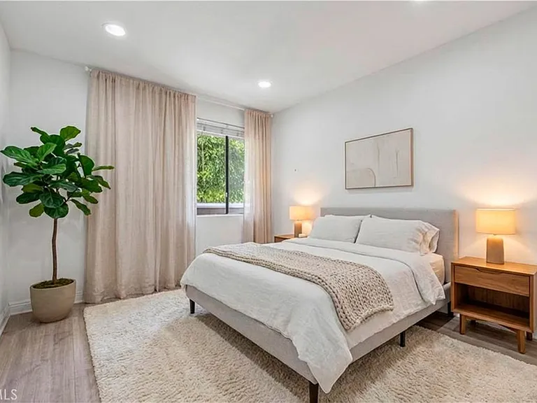 1630 S Bentley Ave #103 — Photo 15
