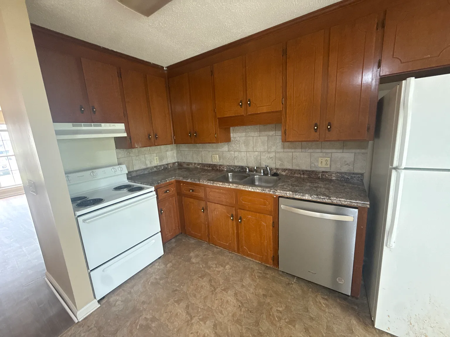 2 bed, 1.5 bath, $900 — Photo 2