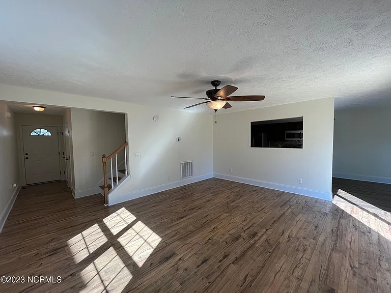 117 Lightwater Dr — Photo 2