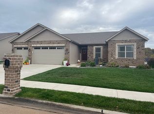 1038 Creekside Dr, Waterloo, IL 62298