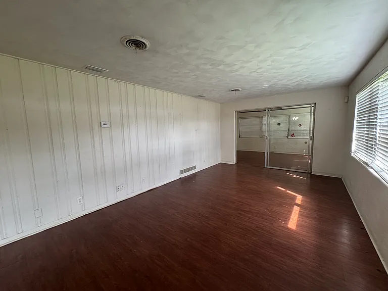 lots of natural light to make the house cheerful