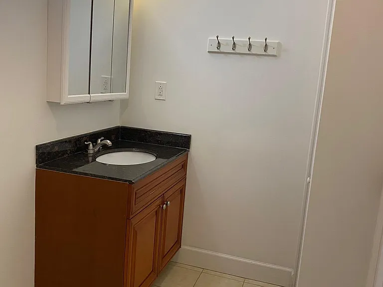 1028 Wood St #2F — Photo 8
