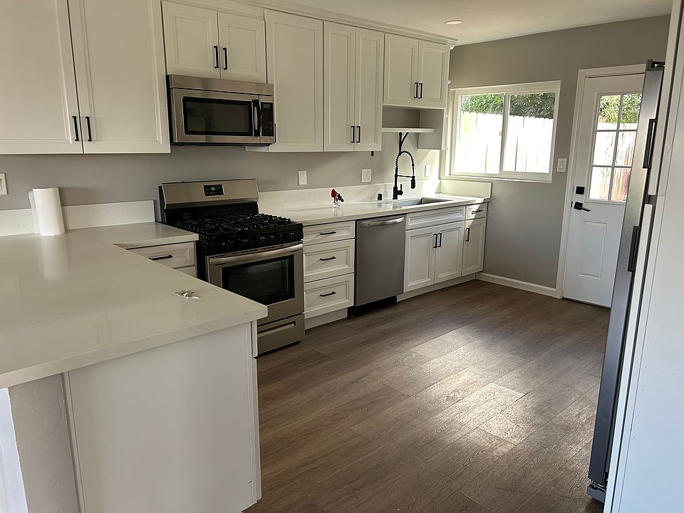 kitchen (hardware has been updated)