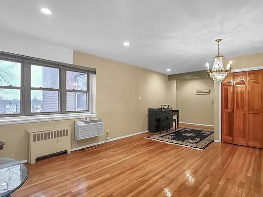 1st image of 144-55 Melbourne Ave APT 3F