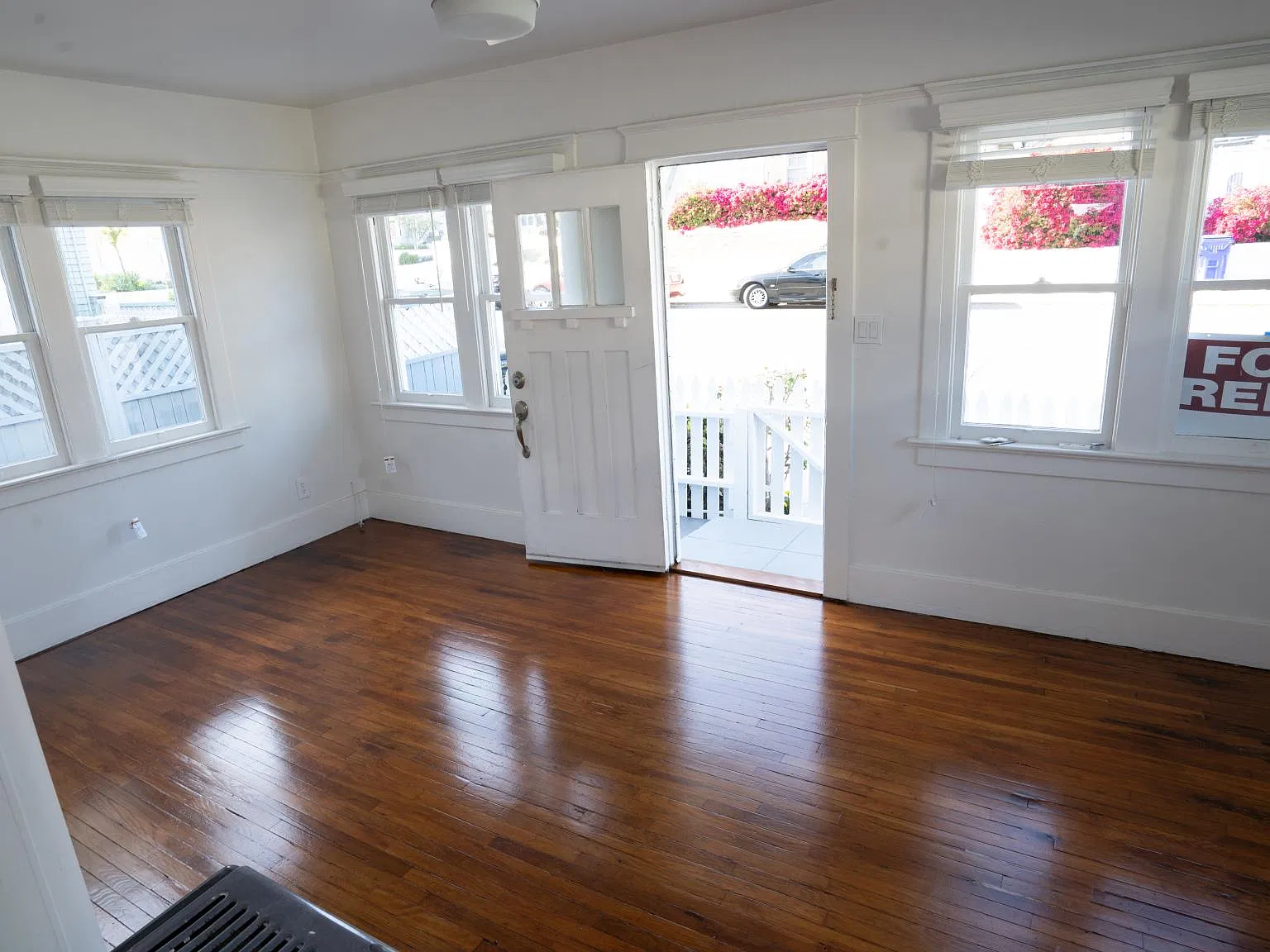 3015 Date St — Photo 2