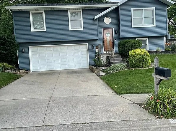 1404 W 48th St, Davenport, IA 52806