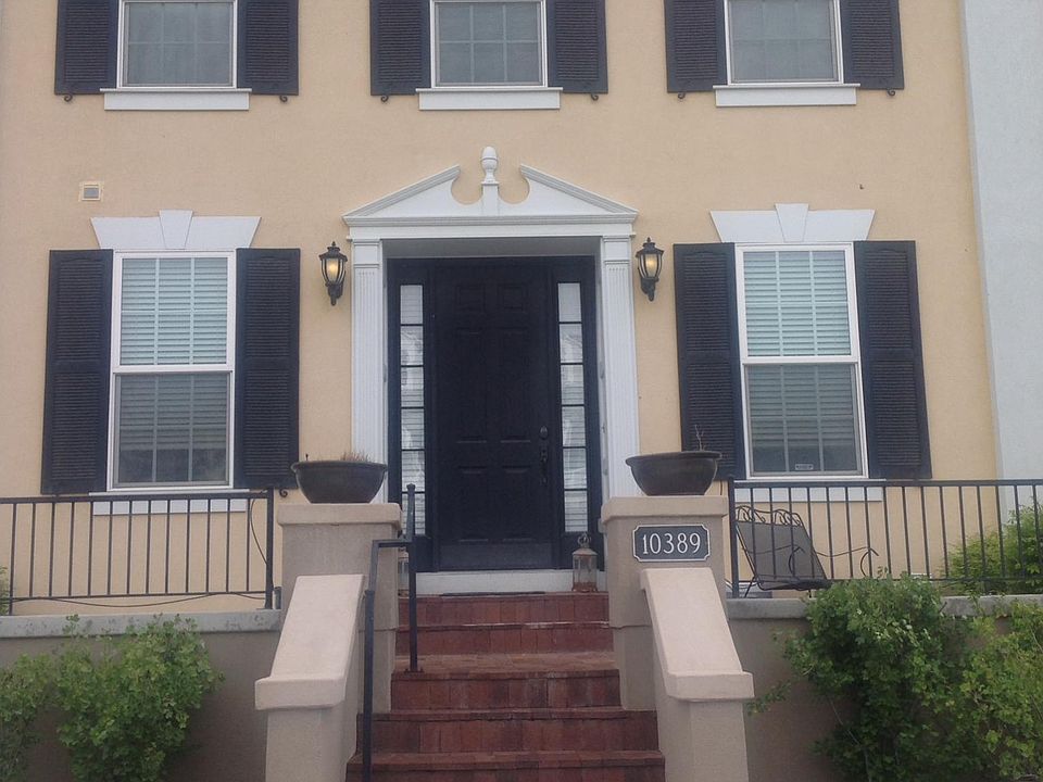 Large front patio with lake views, middle unit not on main road