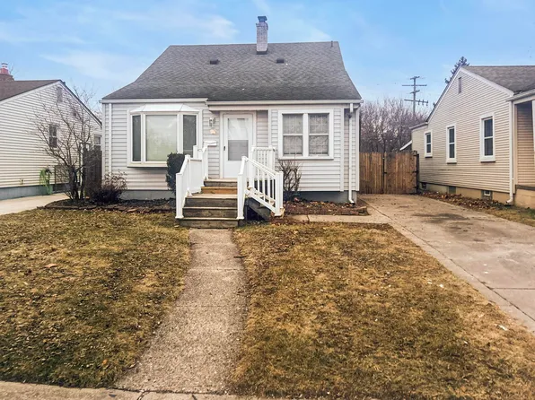 19437 Woodland St, Harper Woods, MI 48225