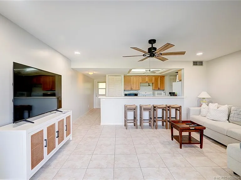 5539 NE Gulfstream Way — Photo 17