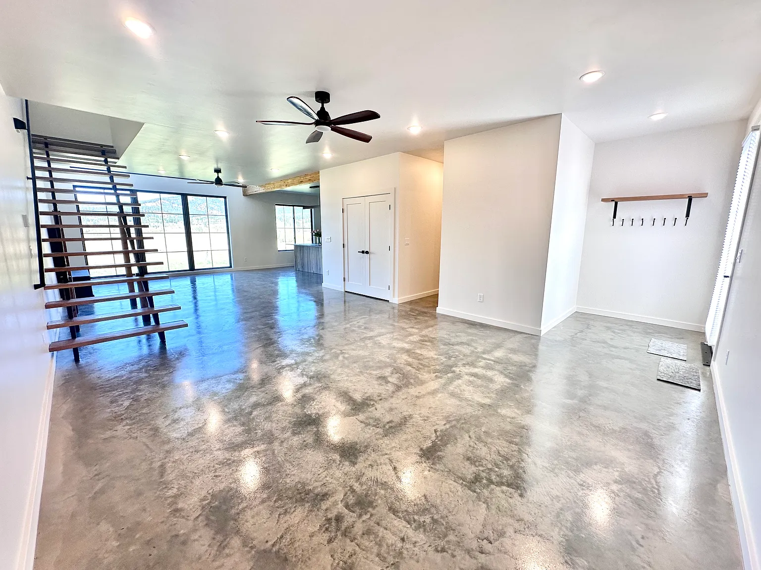 3 bed, 2.5 bath, 2000 sqft, $3,950 — Photo 3