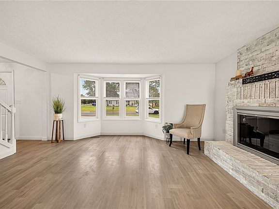 4th image of 12 Newcomb Dr