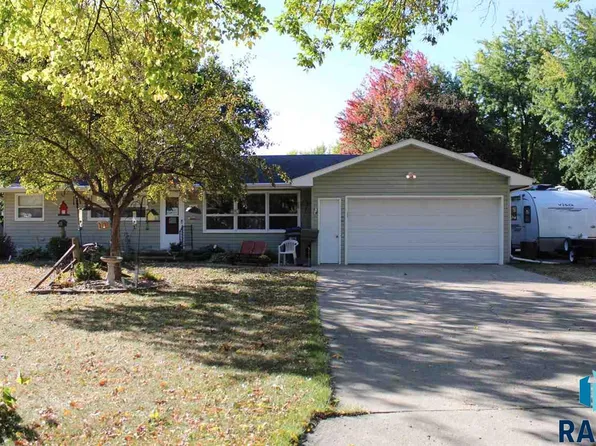 409 Central Ln, Luverne, MN 56156