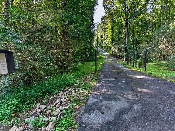 4th image of 121 Hunt Rd